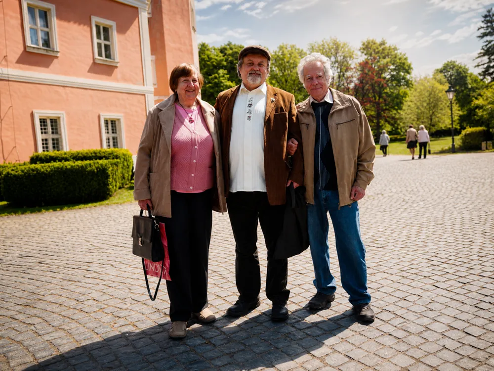 Tři studenti Akademie umění a kultury na společném výletě.